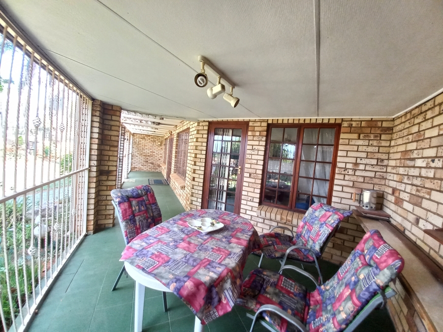 4 Bedroom Property for Sale in Safari Gardens North West